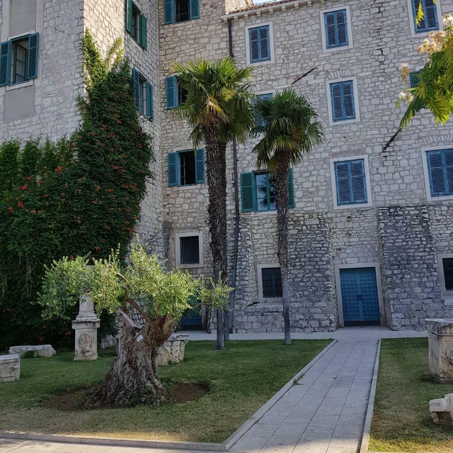 Holiday House "Villa Flora" Šibenik Buitenkant foto
