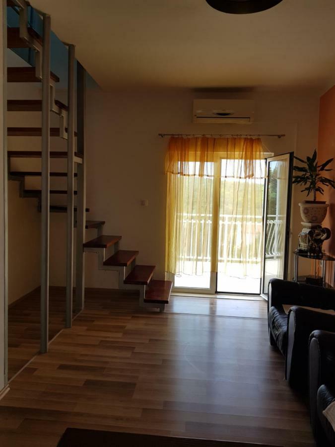 Holiday House "Villa Flora" Šibenik Buitenkant foto