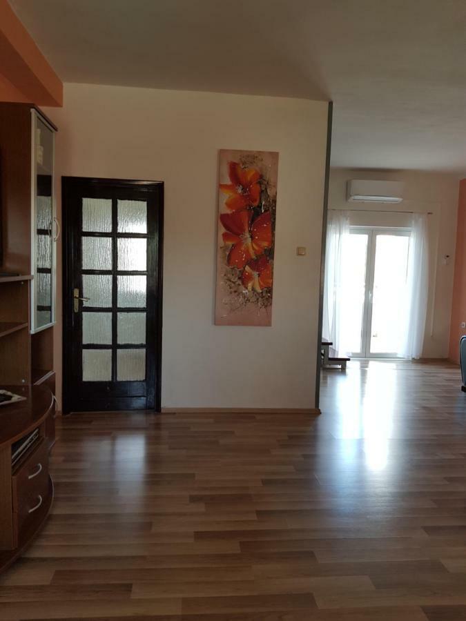 Holiday House "Villa Flora" Šibenik Buitenkant foto