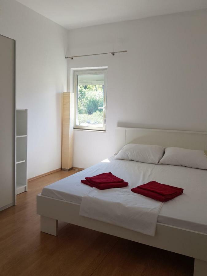Holiday House "Villa Flora" Šibenik Buitenkant foto